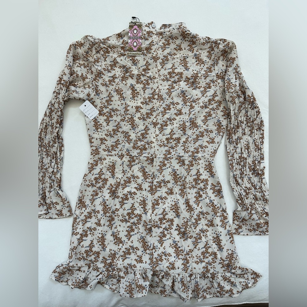 BooHoo Petite Floral Shirred Sleeve Ruffle Hem